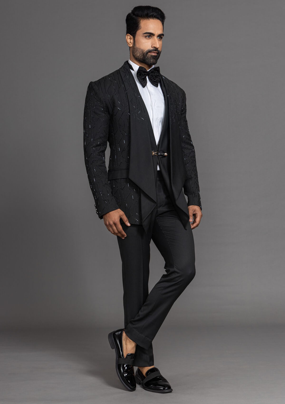 Suit for a sophisticated and vintage-inspired look