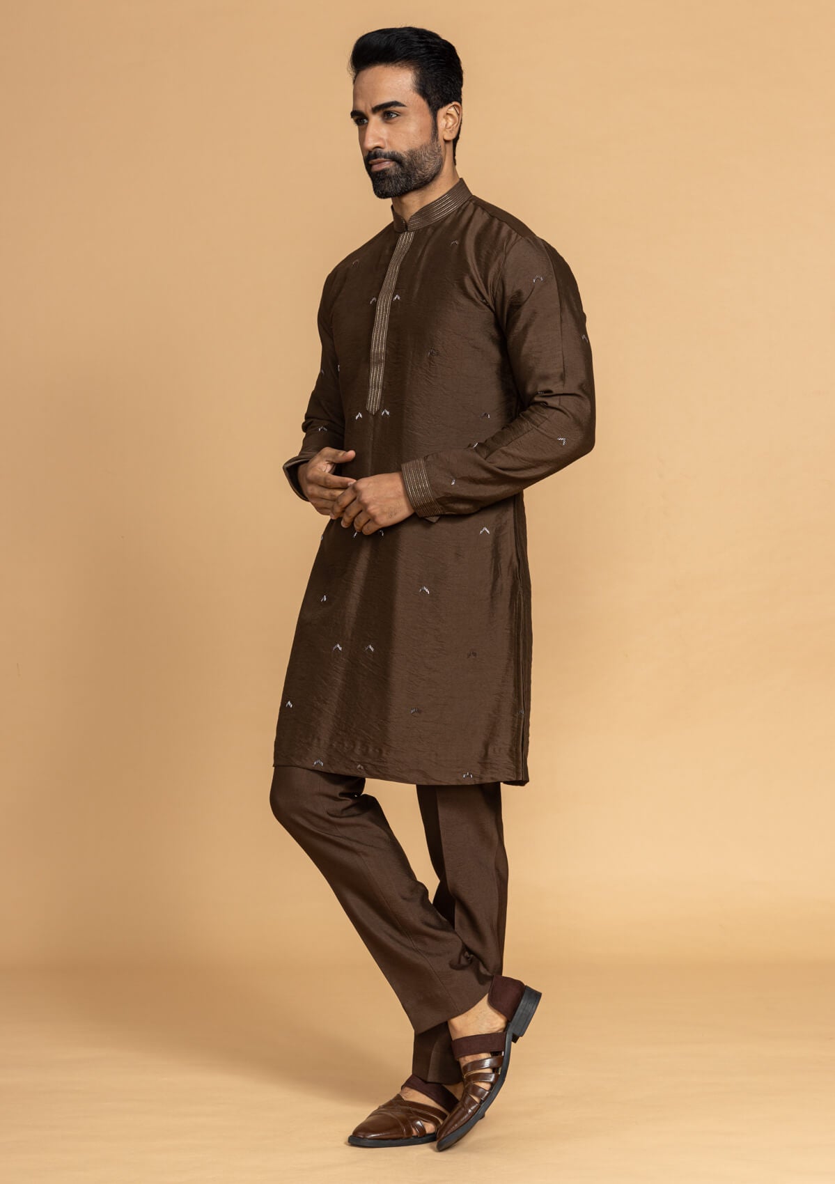 Classic Indian outfit with a Kurta and fitted Bandi.